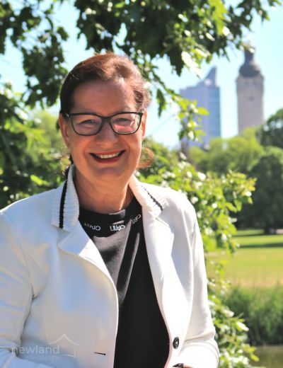 Suzanne-Springer-Maklerin-Newland-Immobilien